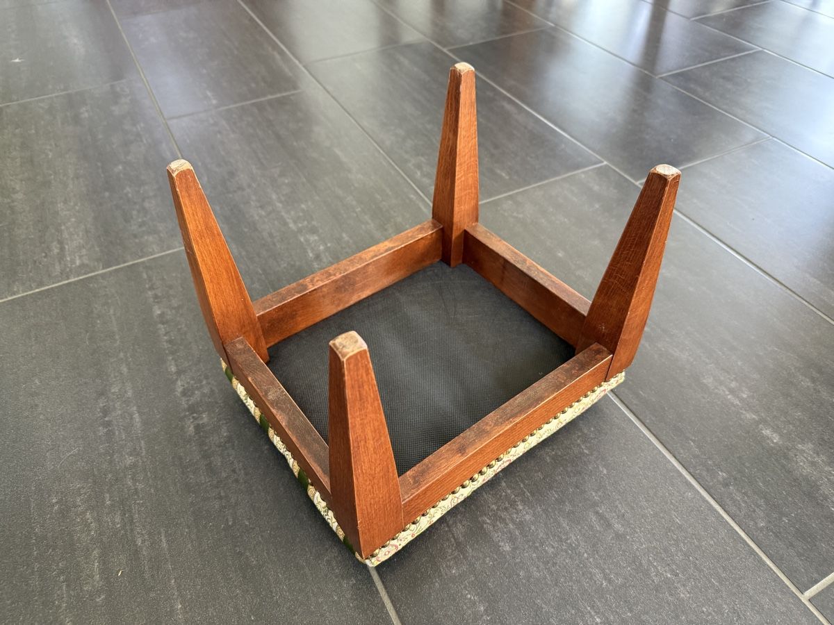 Sgabelli: Fuss Hocker Stoffbezug Holz Gestell mit Muster 4 Beine – Usato da Russikon venduto da manureloop 2