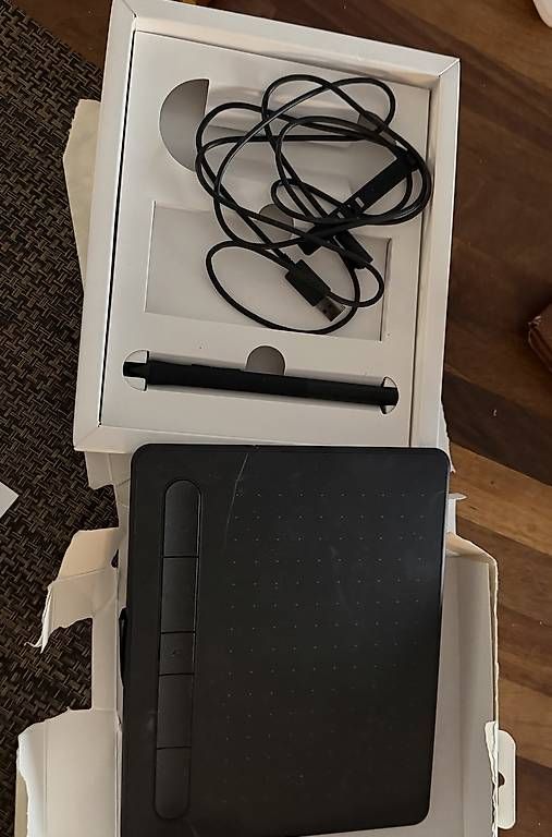 Tablet PC: WACOM Intuos Basic S Schwarz – Usato da Aadorf venduto da toni2718 1