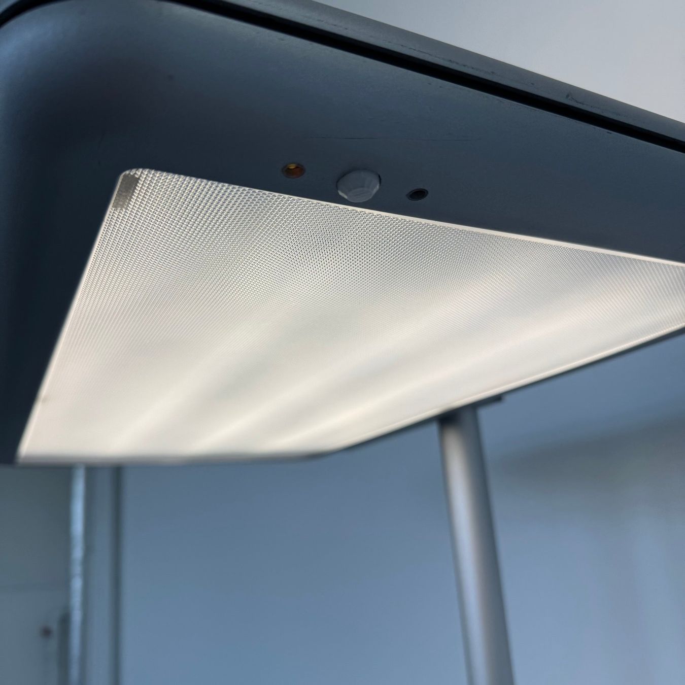 Ribag Lampade: Ribag Uniq Stehleuchte Warmweiss – Usato da Schönenwerd venduto da mcofficeshop 6
