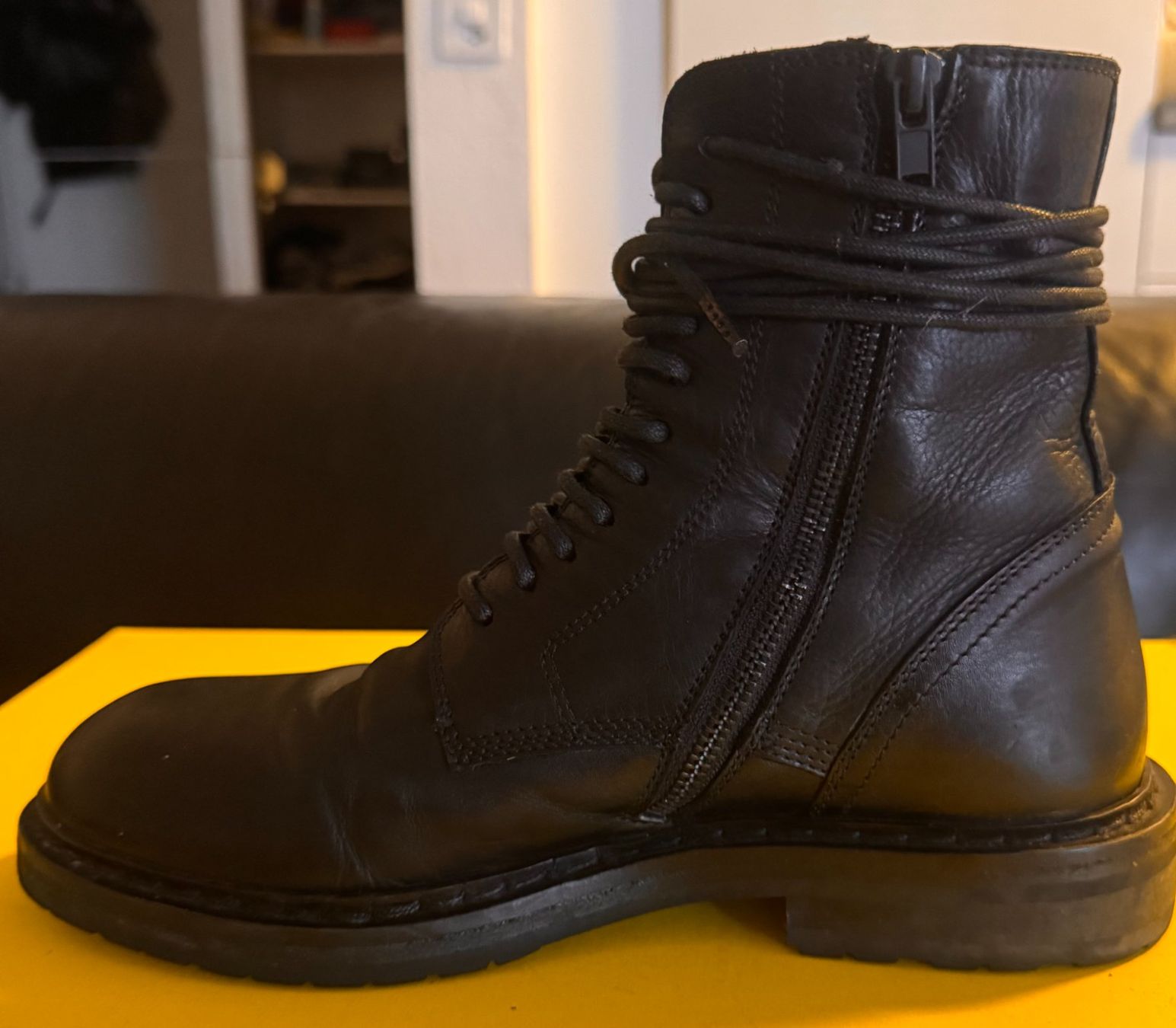 Scarpe da uomo: Lace-Up Ann Demeulemeester Combat Boots – Usato da Canobbio venduto da kk_dee 3