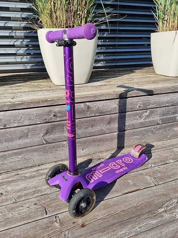 Micro Kickboard: Kinder Kickboard von Micro Maxi mit LED – Usato da Münchwilen venduto da dila77