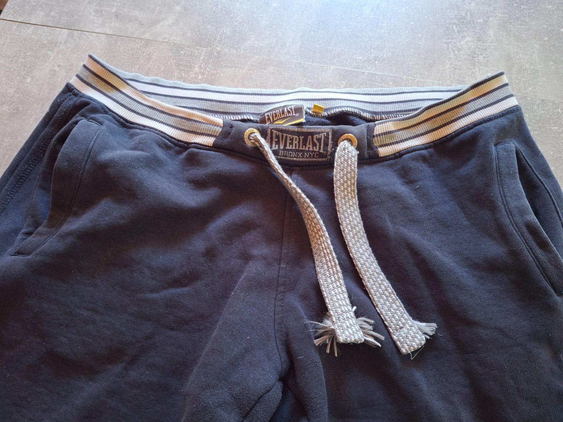 Pantaloni: Short taille L marque Everlast 70% coton – Usato da Villiers venduto da san_jn5w 3