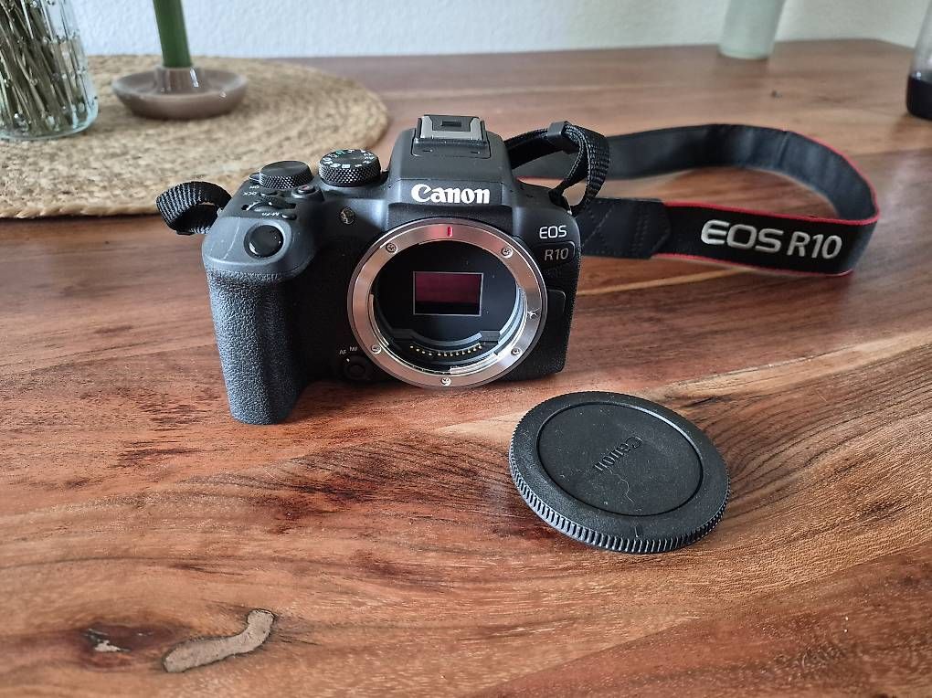 Fotocamera: Canon EOS R10 Body – Usato da Zürich venduto da Laura1804