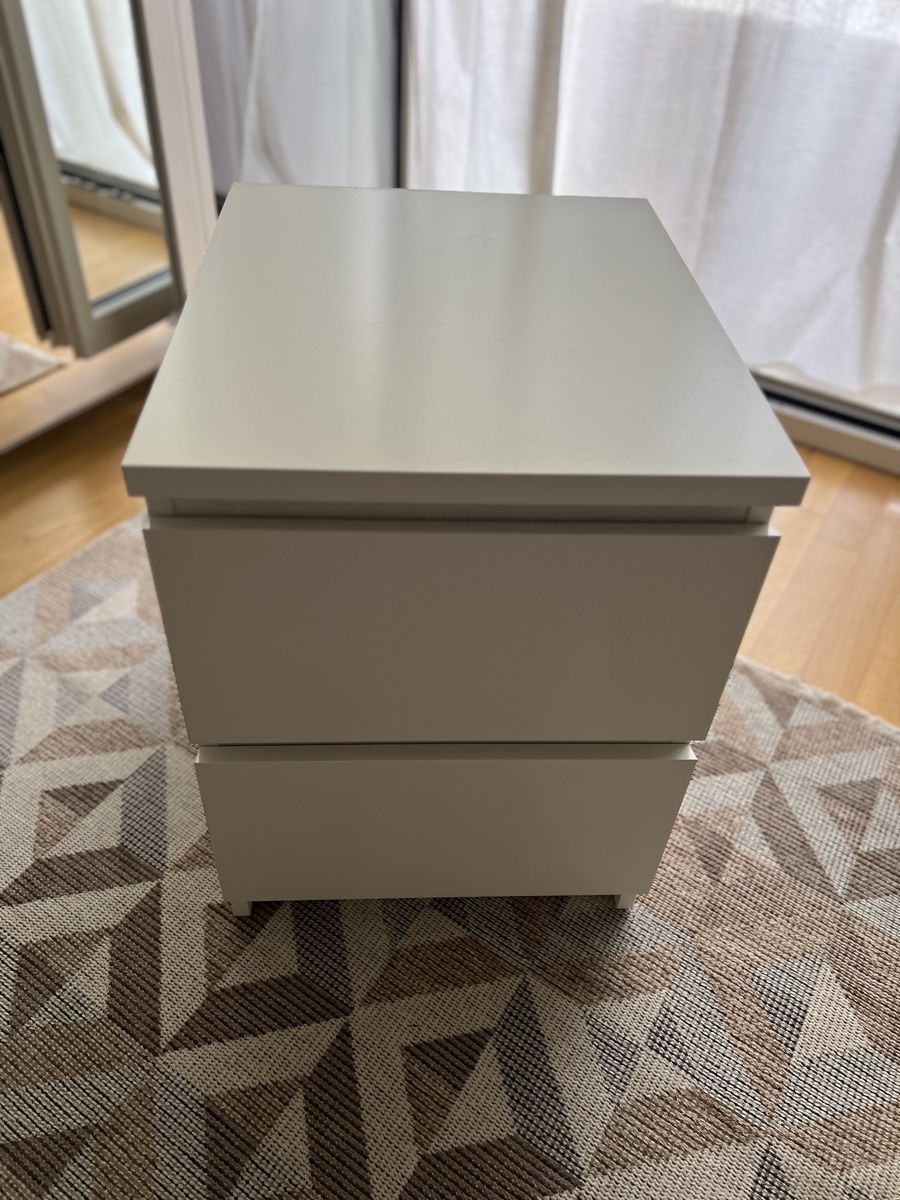 Ikea Comodini: IKEA MALM Nachttisch – Usato da Murten venduto da Lukas_Kalna 1