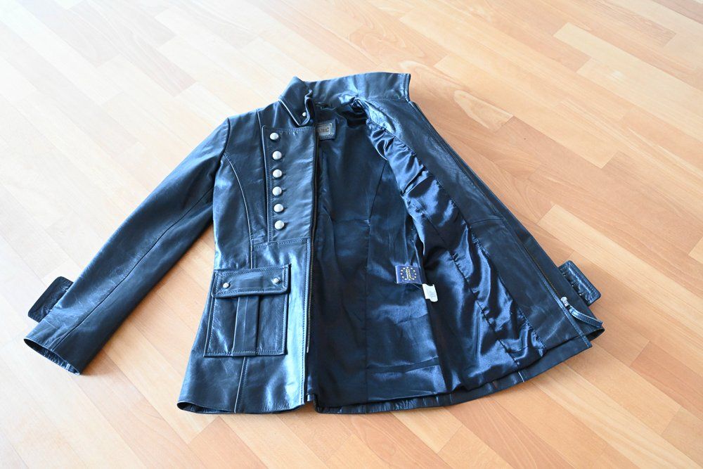 Schwarze Leder-Mantel (kurz) (Gebraucht) in Zürich für CHF