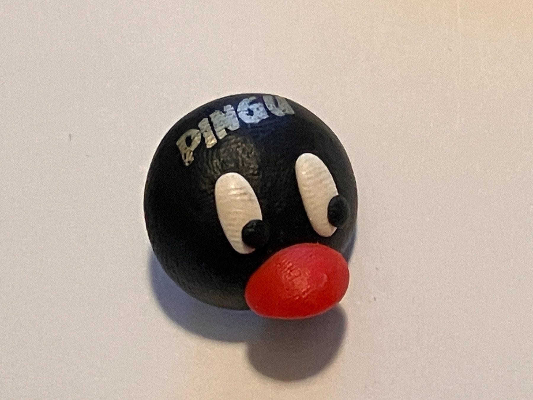 Placchette & Badge: 1 Pin Pingu – Usato da Basel venduto da djwwpp