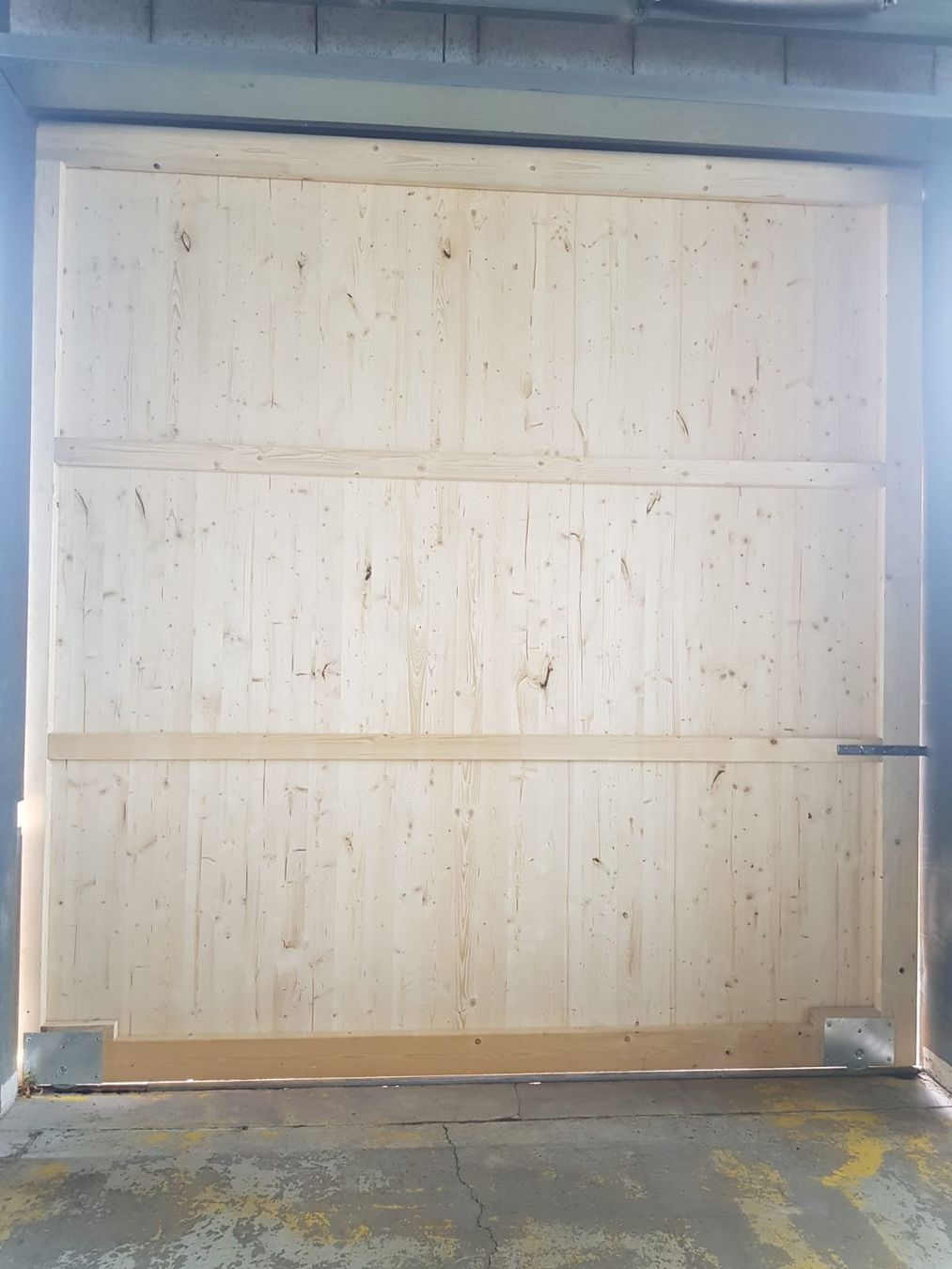 Porte: Holztor mit Rollen Höhe 3.8 Meter / Breite 3.66 Meter – Usato da Zug venduto da Qayqay0 6