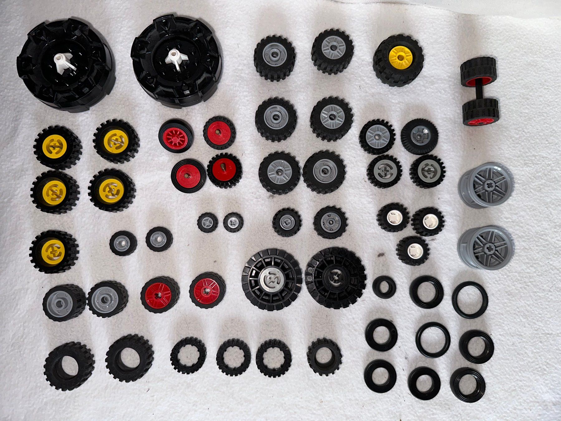 Lego Baukästen: Lot de roues Lego avec pneus – Gebraucht aus Ste-Croix von mjmg