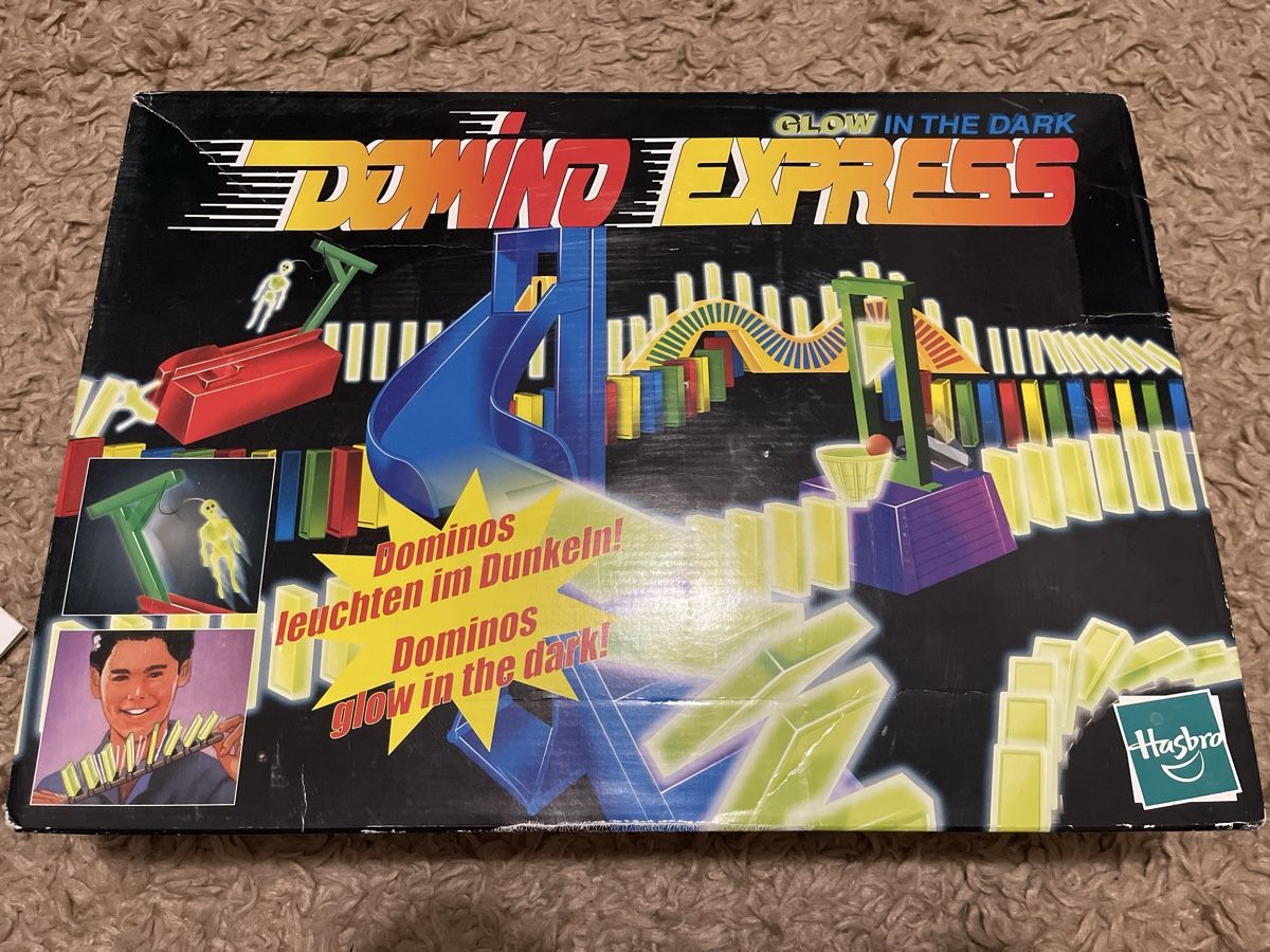 Hasbro Giochi: Domino Express Glow in the Dark – Usato da Unterkulm venduto da AnoliOccasion