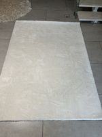 Weisser Teppich in Gutem Zustand
