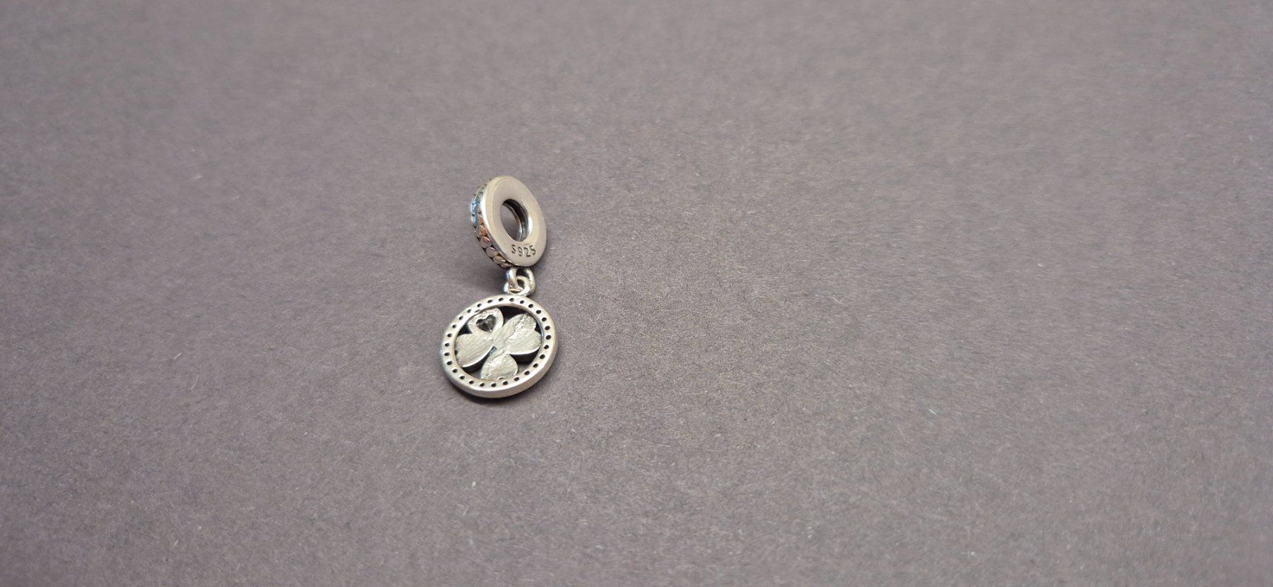Anhänger: Silber Charm Kleeblatt Glücksbringer +Garantie – Neu (gemäss Beschreibung) aus Rotkreuz von Carbone_Bijou-Shop