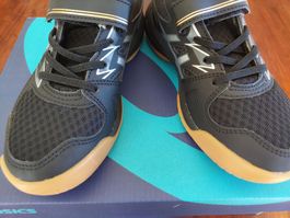 Asics Hallenschuhe Turnschuhe Schwarz/Silber Grösse 32