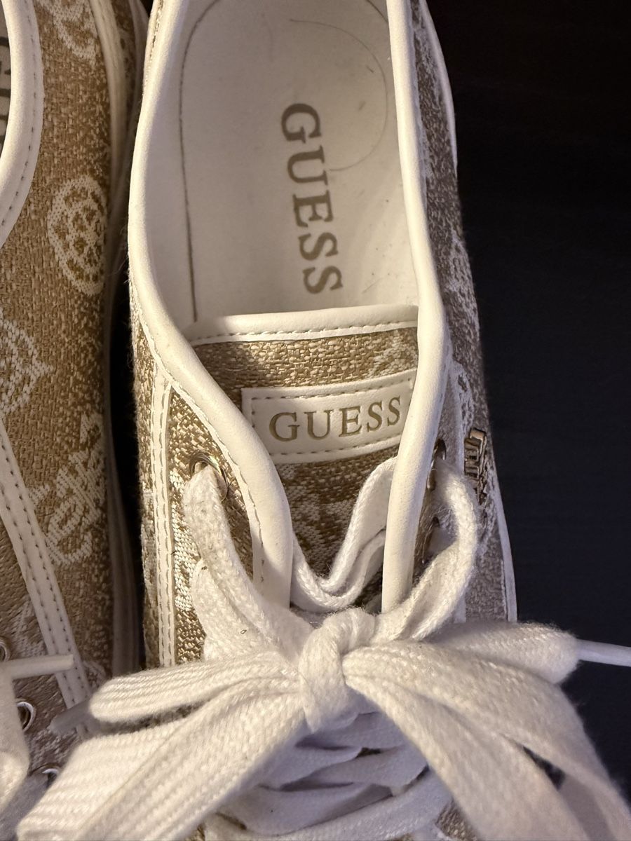Guess Damenschuhe: Guess Sneaker  – Gebraucht aus Matzingen von gloria97 1