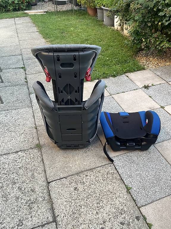 Sièges auto: Römer Kindersitz + Sitzerhöhung CHF 30. – D'occasion à Uster par ronnygoethling 1