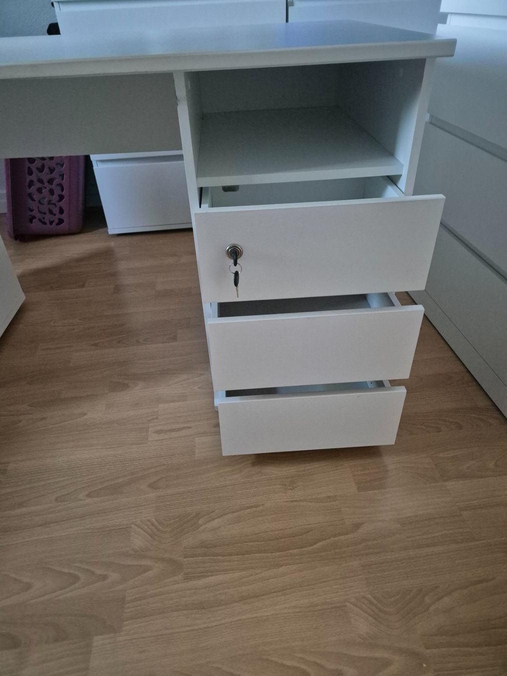 Schreibtische: Bureau blanc à vendre – Gebraucht aus Biel/Bienne von jus_9zbn 2