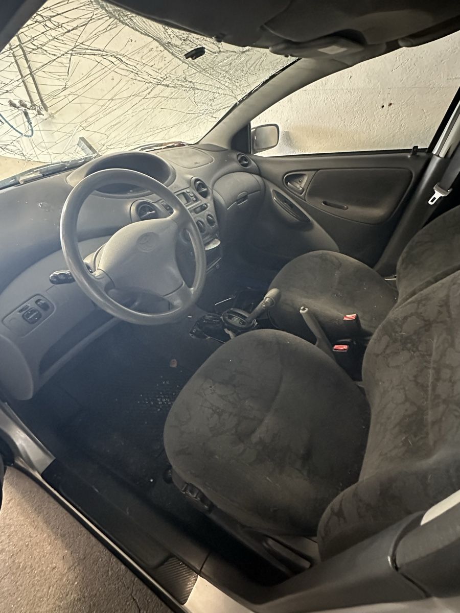 Toyota Autos: Toyota Yaris Unfallauto – Defekt aus Alpnach Dorf von cas_sp22 3