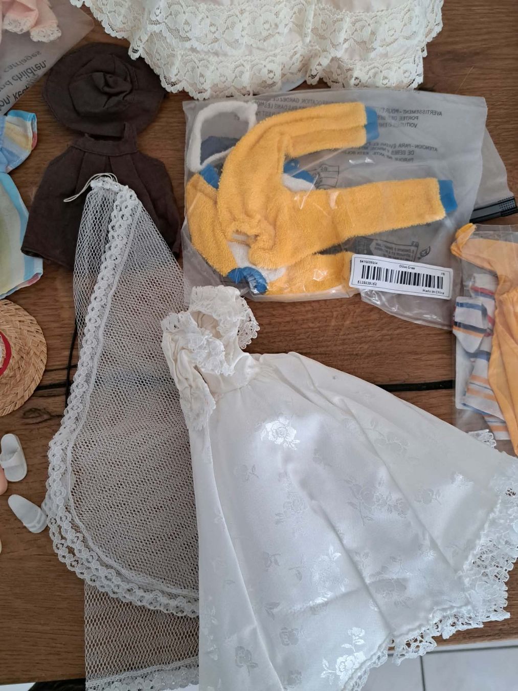 Puppen: 1984 Masquerade Sindy mit viele Kleidung – Gebraucht aus Saas Grund von IvanaXY 7