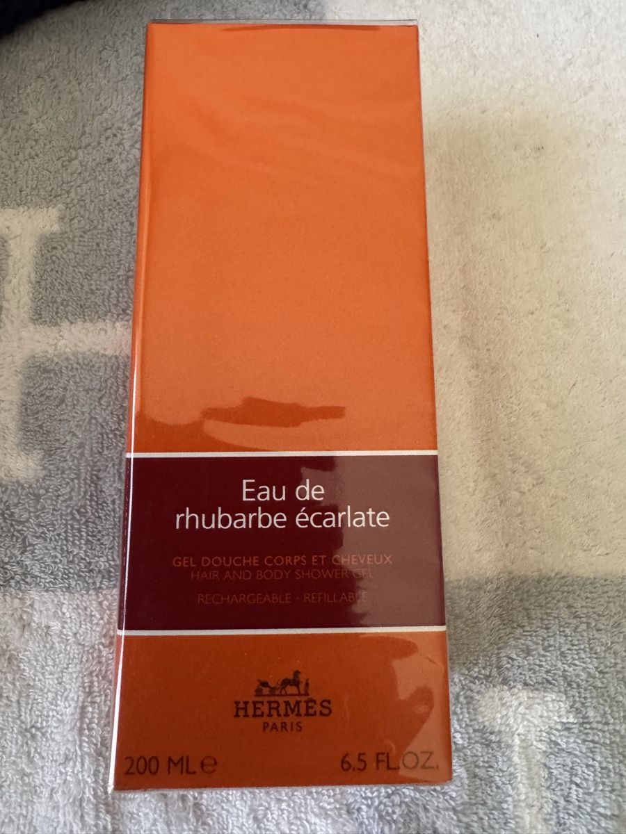 Hermès Duschen: Hermès gel douche Eau de Rhubarbe rechargeable 200ml  – Neu und originalverpackt aus Genève von Allisgood