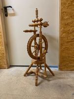 Antikes Spinnrad aus Holz, unvollständig