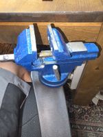Schraubstock blau Klemmbreite ca. 6 cm guter Zustand (Q)