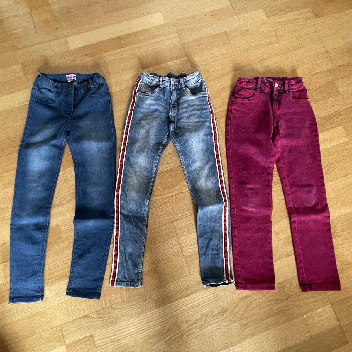 Pantaloni: 3 Jeanshosen 134 – Usato da Oetwil am See venduto da mar_t7ct