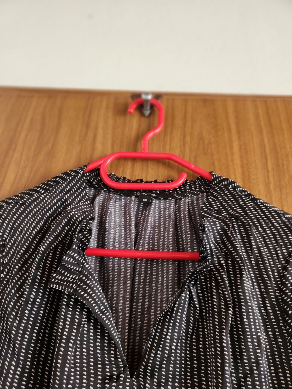 Comma Blusen: Blouse Comma noir blanc Taille 38 bon état – Gebraucht aus Niedergösgen von Eva2410 2