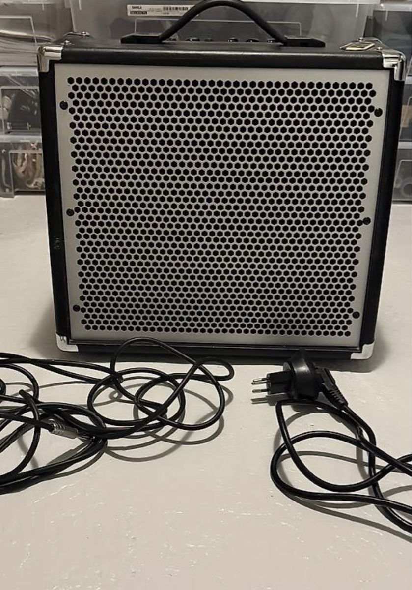 Strumenti musicali: E-Gitarre mit Verstärker – Nuovo (secondo la descrizione) da Basel venduto da len_ydd8