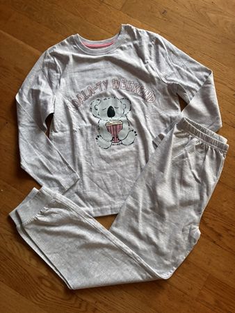Schönes Pyjama Gr. 128, Neu