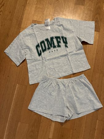 Schönes Pyjama Gr. 134/140, H&M, Neu