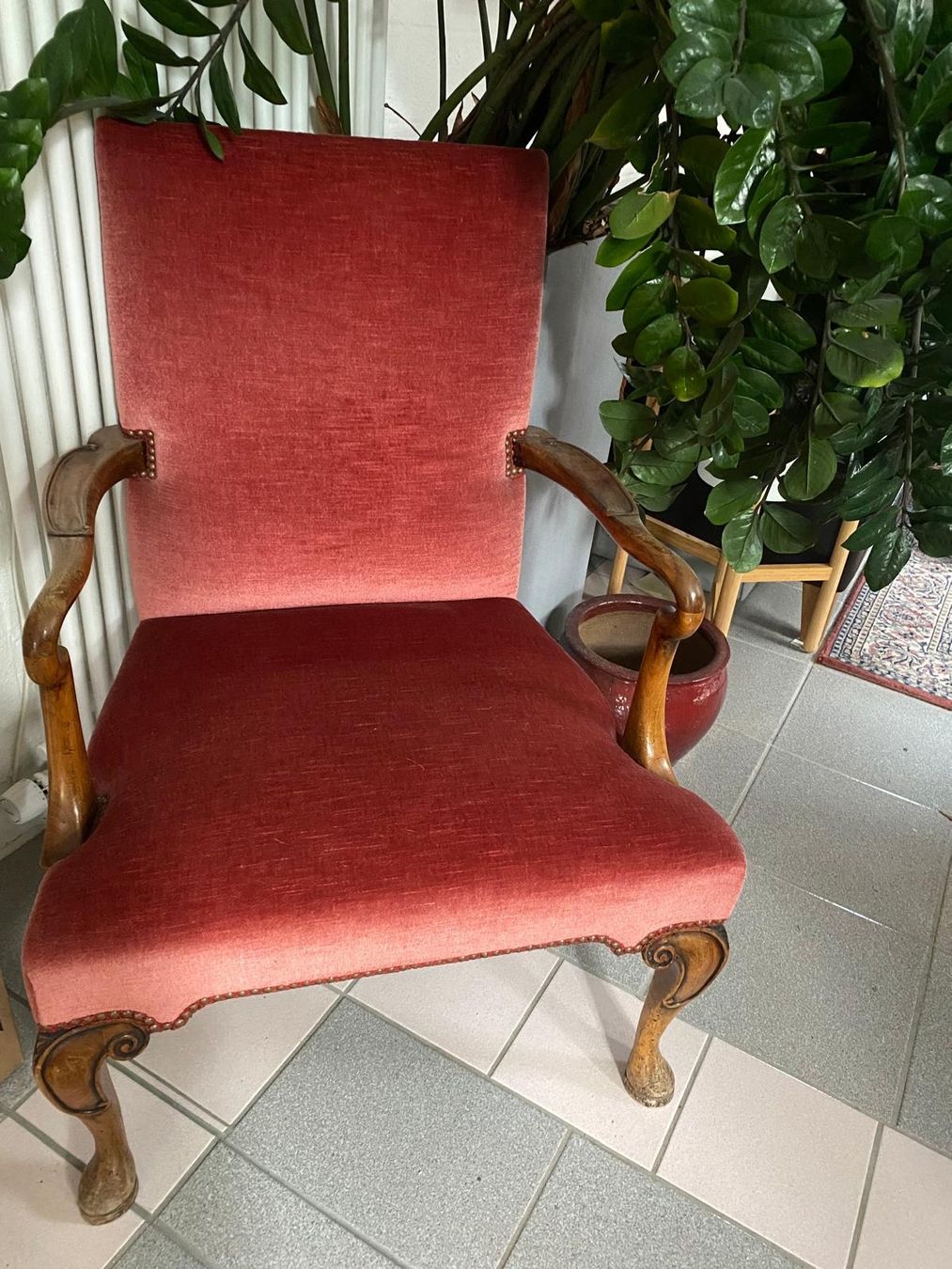 Sessel: Antikes Fauteuil, neu lachsfarben bezogen – Gebraucht aus Langnau am Albis von sla_zzf8