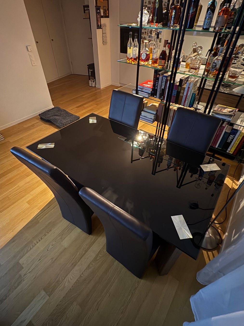 Tables: Glastisch schwarz, 90x160cm, Höhe 77cm – D'occasion à Allschwil par Tasting 2