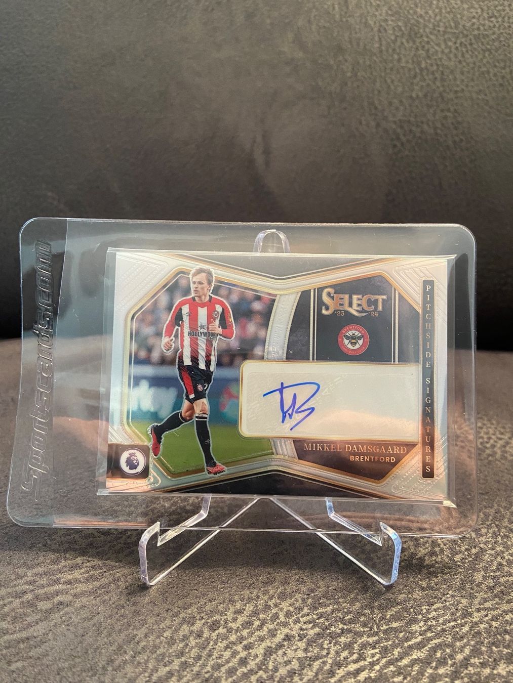 Panini Carte collezionabili: Mikkel Damsgaard Autogramm Panini Select Prem. 23/24 – Usato da Dagmersellen venduto da dav_b656