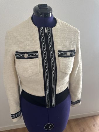 Maje Jacke Bouclé weiss schwarz Grösse 36 guter Zustand