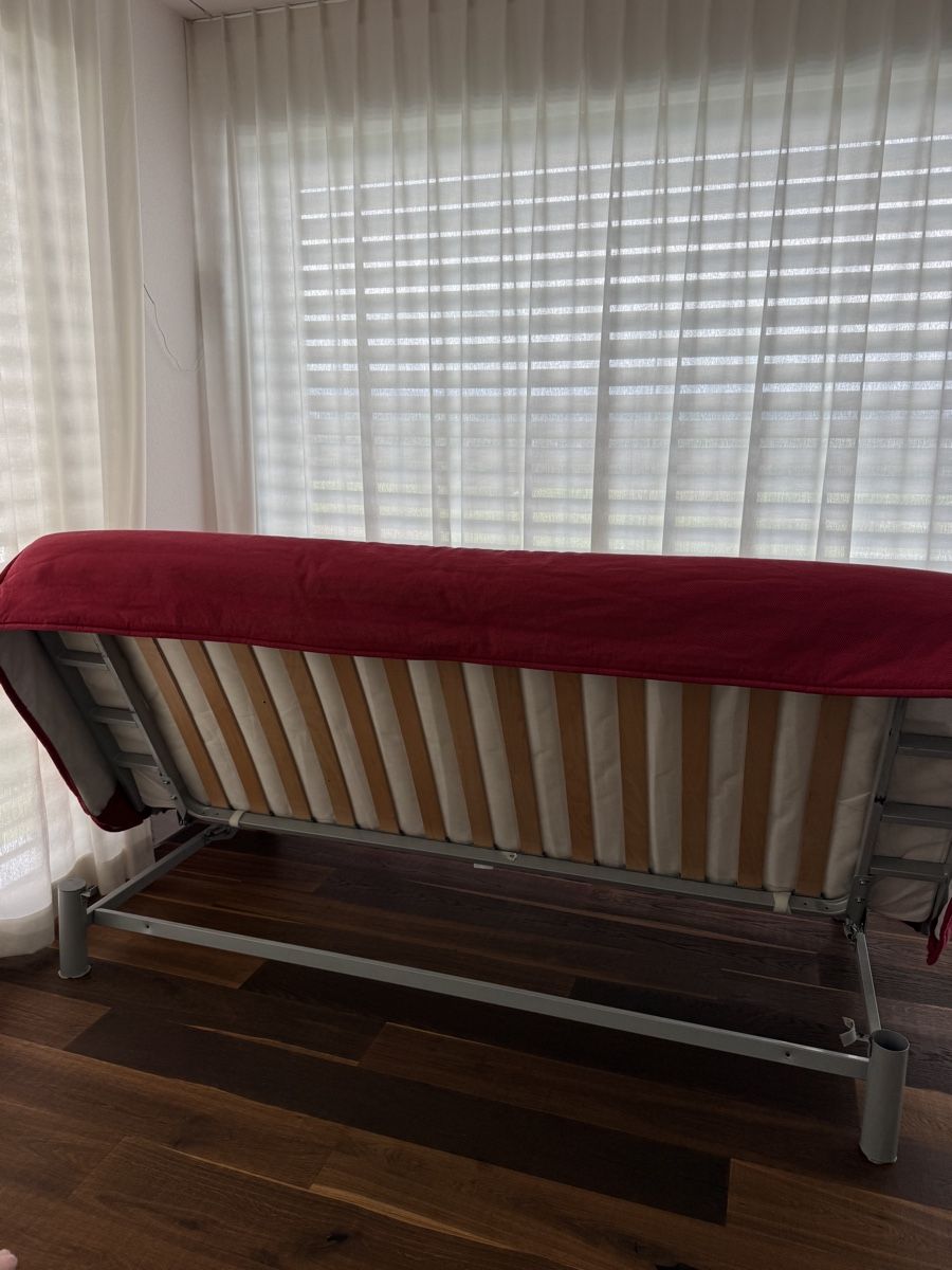 Ikea Letti: Comfortable IKEA Red Sofa Bed with cushions – Usato da Jonen venduto da chrispluess 2