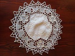 Echt Handarbeit Rundes Deckeli; Durchmesser 20 cm
