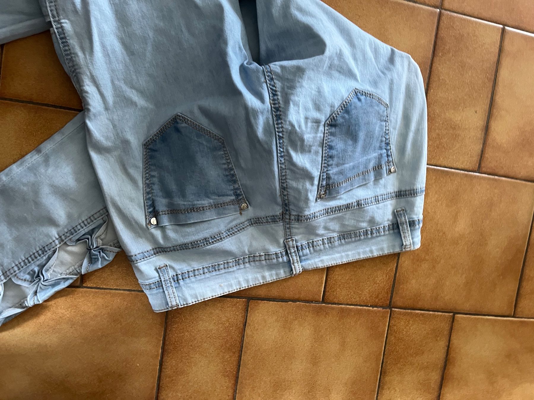 Jeans: Pantalon jeans Taille 38 maman – Usato da Veyrier venduto da kimedovapa 1