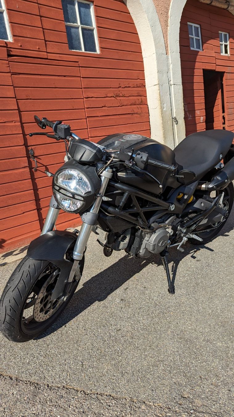 Ducati Strada: Ducati Monster 696 – Usato da Les Charbonnières venduto da manurobra