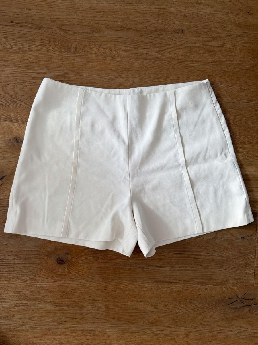 Mango Pantalons: Shorts Mango – D'occasion à Davos Platz par boom62