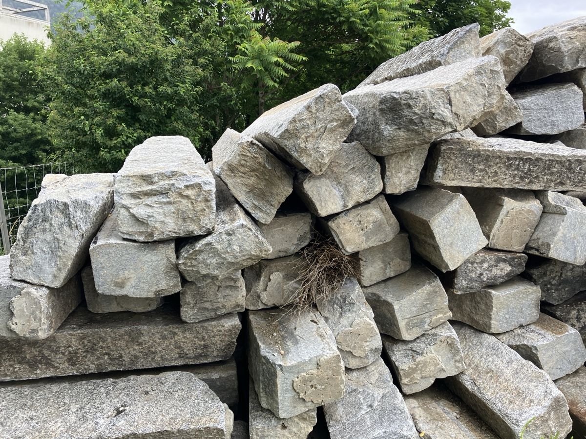 Pietre & tegole: Granitsteine – Usato da Selzach venduto da Gart-Nig 3