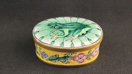 Emaille-Dösli mit Frosch-Motiv