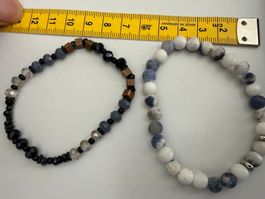 2 Armbänder Steine und Perlen