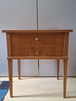 Nachttisch im Biedermeier-Stil