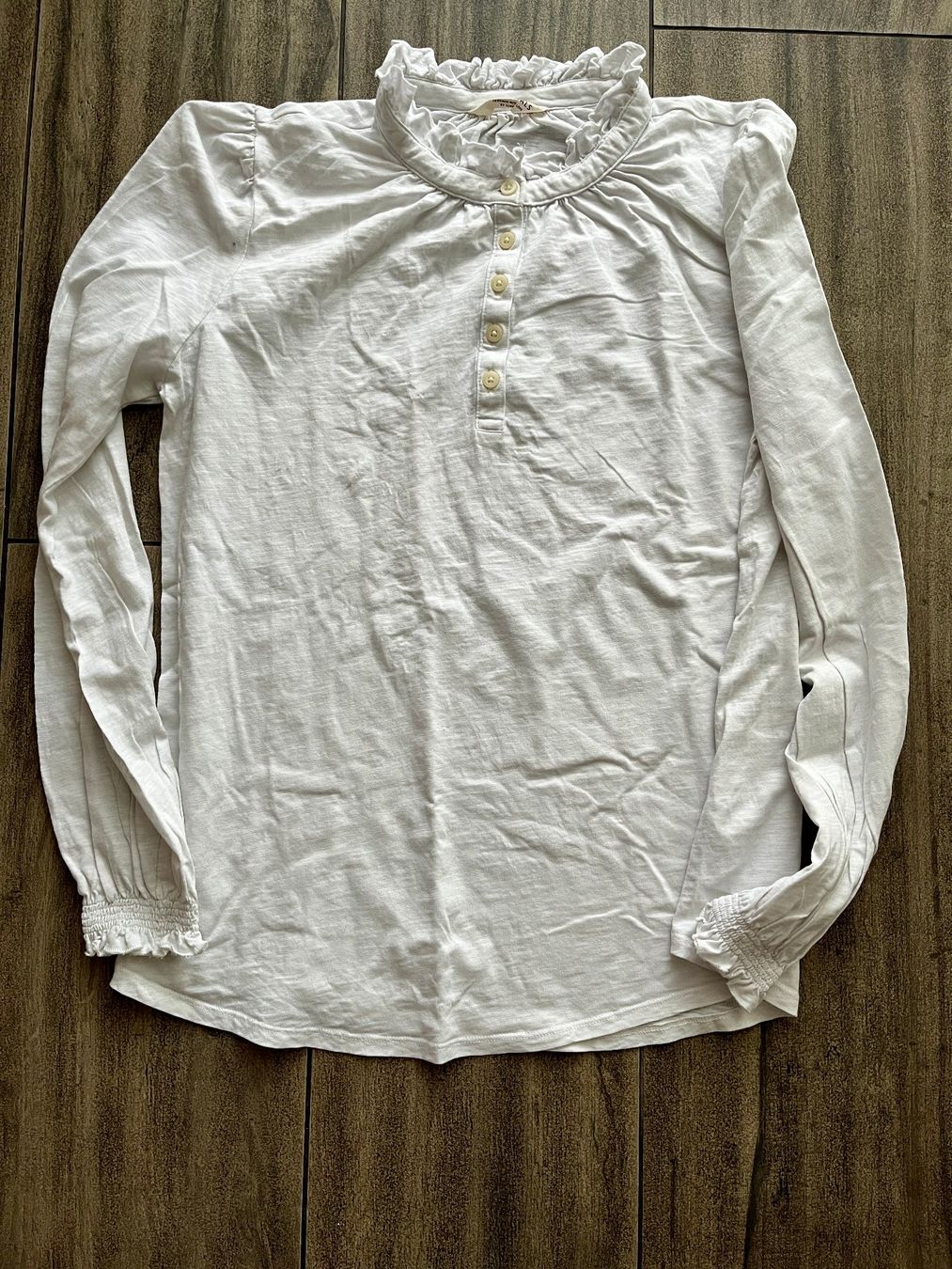 Pullover & Sweatshirts: Langarmshirt mit Krauskragen – Gebraucht aus Strengelbach von Lucaernest