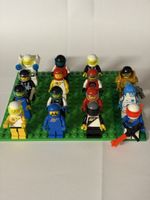 15 LEGO Space Minifiguren mit Grundplatte gebrauchter Zustan