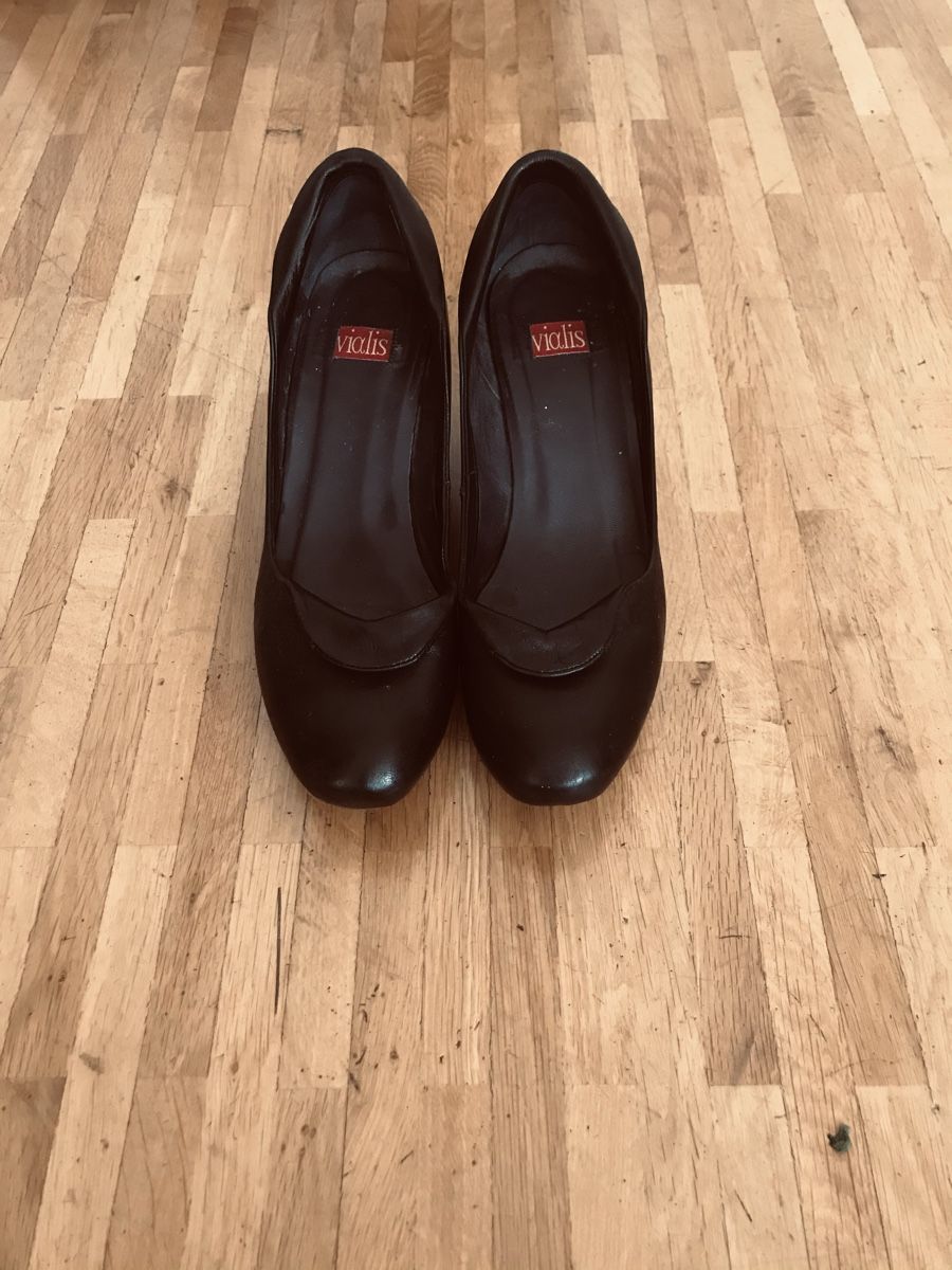 Damenschuhe: schwarze Vialis Pumps – Gebraucht aus Zürich von Maxim0357