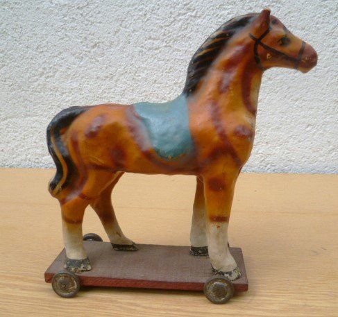 Jouets: Antikes Spielzeug - Pferd auf Wagen – D'occasion à Effretikon par Heimstudio 1