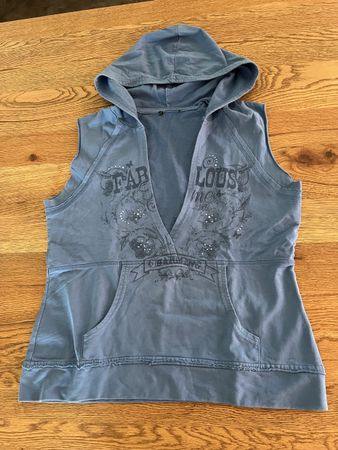 T - Shirt   in ein Kuvert geht das nicht, in welcher Ortscha