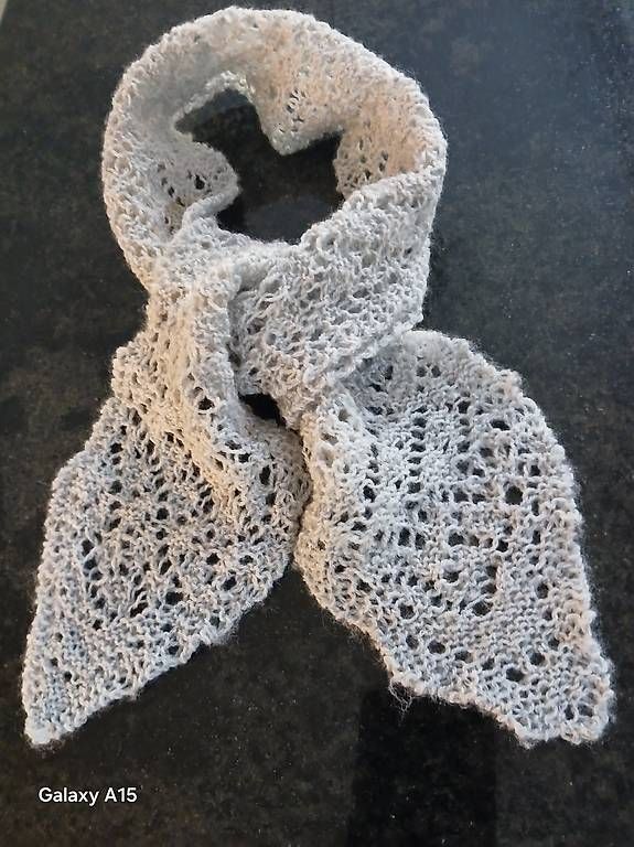 Foulards & écharpes: Filigranes kleines, Halstüchlein – Neuf avec emballage d'origine à Arlesheim par edmss