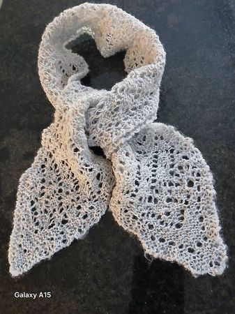 Filigranes kleines, Halstüchlein