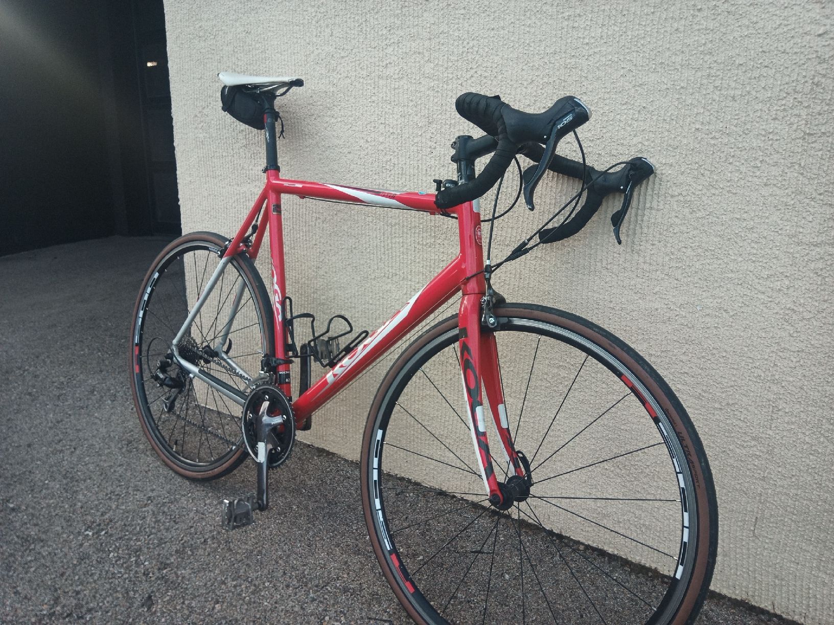 Koga Biciclette: Vélo de route Koga, taille 63 – Usato da Colombier NE venduto da Riderhomer